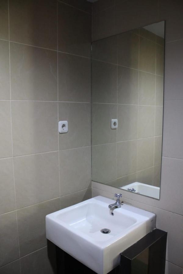 Hotel Grand Karawang Indah Экстерьер фото