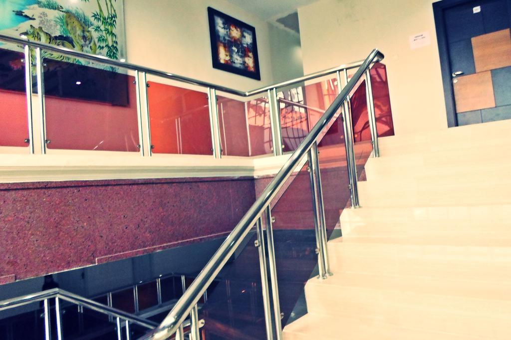 Hotel Grand Karawang Indah Экстерьер фото