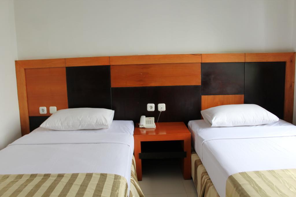 Hotel Grand Karawang Indah Экстерьер фото