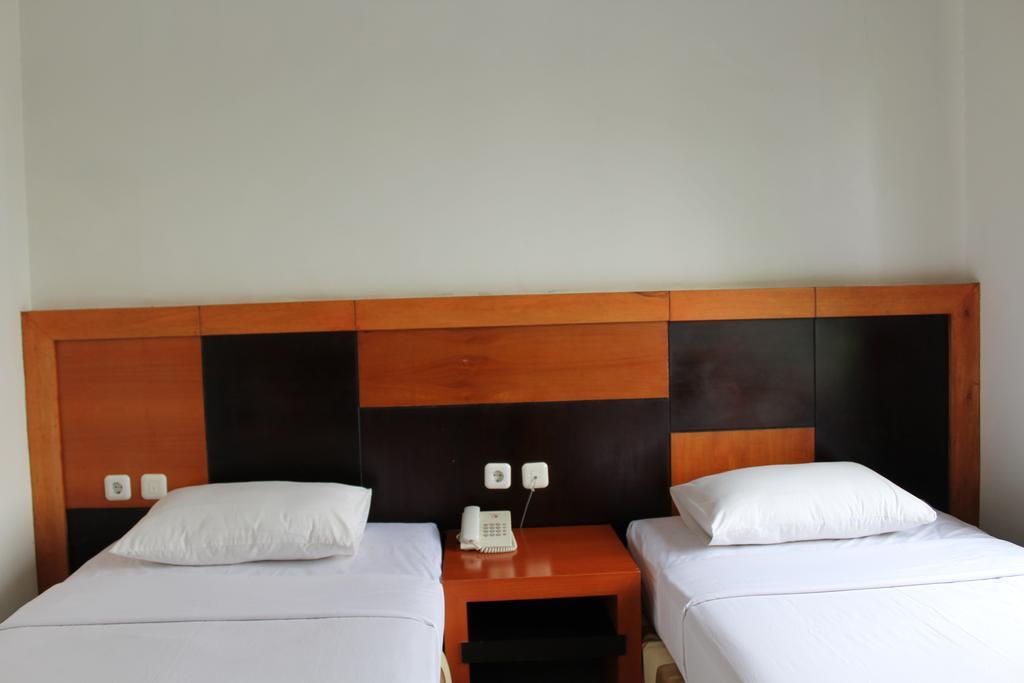 Hotel Grand Karawang Indah Экстерьер фото
