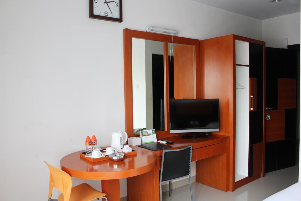 Hotel Grand Karawang Indah Экстерьер фото
